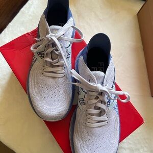 New Balance Athletic Shoes - White and Blue